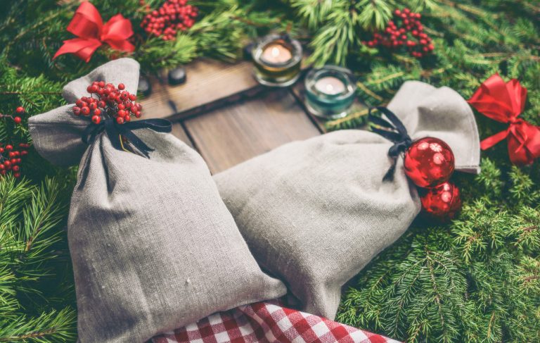 8 Alternatives to Gift Paper for a Zero-Waste Christmas
